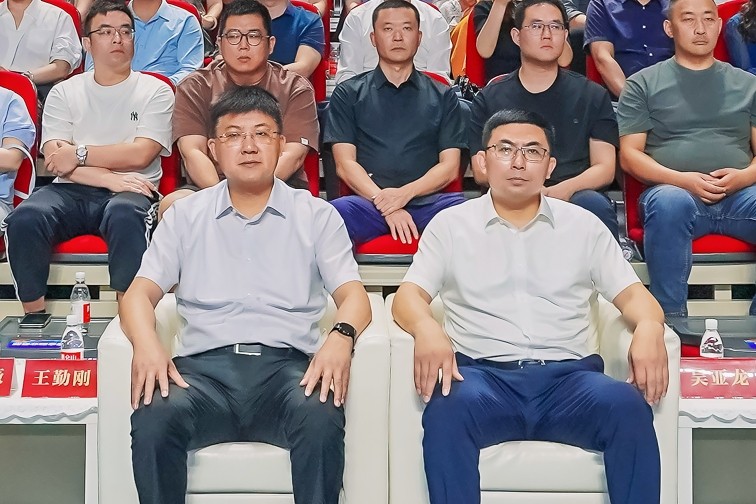 領導.jpg 領導.jpg